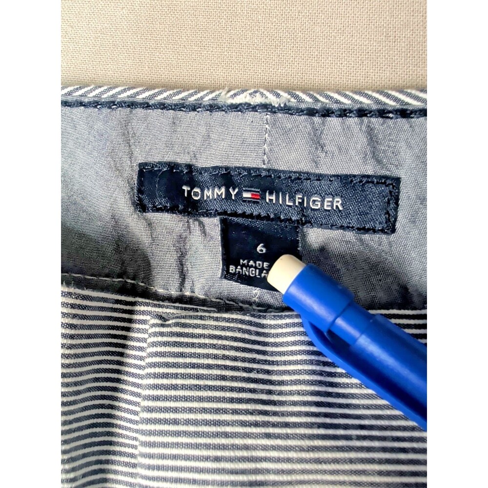 Tommy Hilfiger Blue White Pinstripe Shorts Womens 6 Flat Front Preppy Nautical - Picture 8 of 12